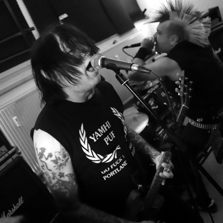 Starving Wolves (Austin TX., USA) Punkrock City Hof - 7. April 2025 (10).JPG